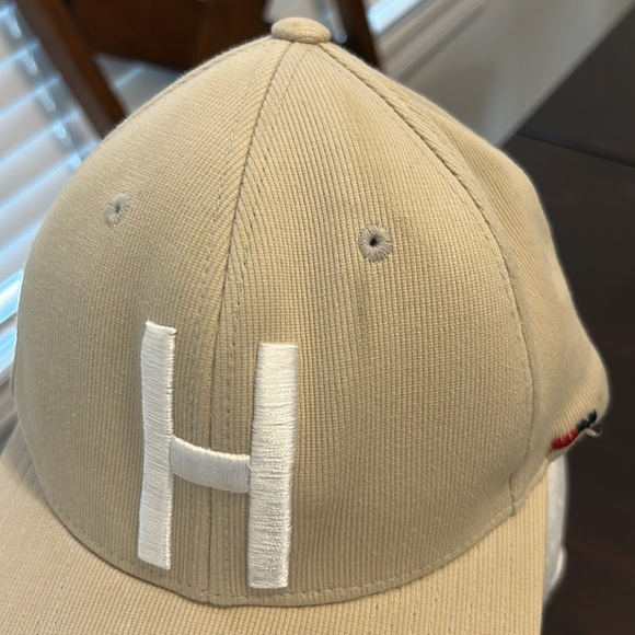 Herschel Supply Co. Cream Embroidered “H” SnapBack Cap - Picture 12 of 12